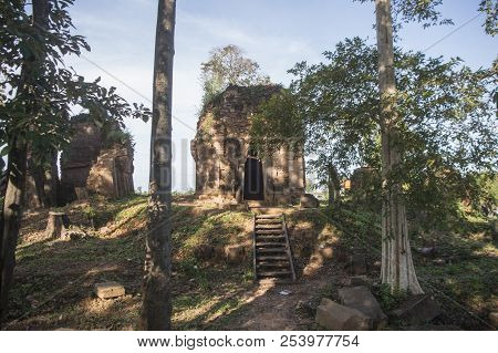 Cambodia Anlong Veng Trapeang Khmer Temple