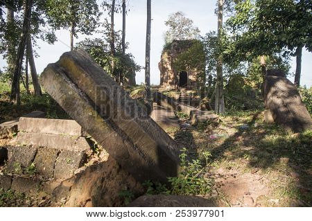 Cambodia Anlong Veng Trapeang Khmer Temple
