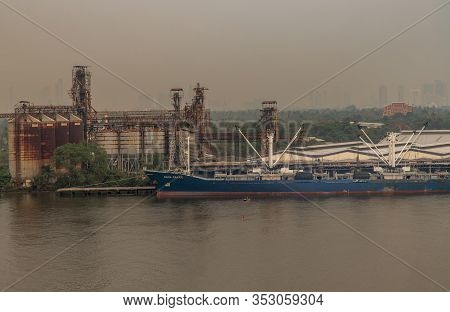 Bangkok,thailand - Feb 27, 2020 : The View Of The Chao Phraya River That Sees The Fish Quarantine An