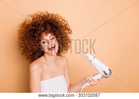 Close-up Portrait Of Nice Cute Attractive Sweet Winsome Lovely Well-groomed Positive Cheerful Cheery