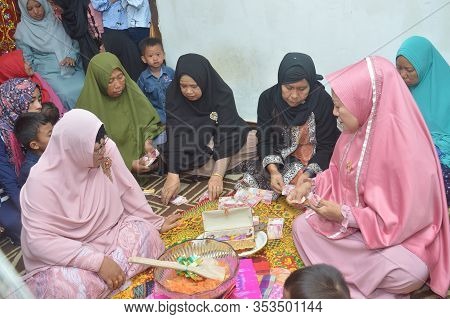 The Ceremonial Of Traditional Indonesian Wedding Bride