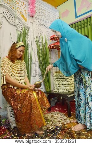 The Ceremonial Of Traditional Indonesian Wedding Bride