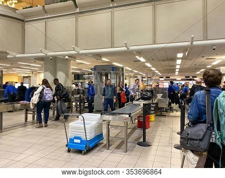 Orlando,fl/usa-2/27/20:  People Going  Through Orlando International Airport Mco Tsa Security On A B