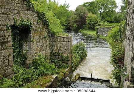 밀 교에서 waterwheel