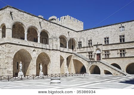 在 Rhodos 中的特级大师宫