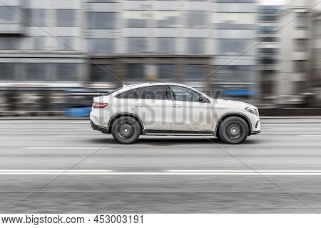 Mercedes Benz Gle Class On The City Road. Fast Moving Mercedes Gle C292 On Moscow Streets With Motio