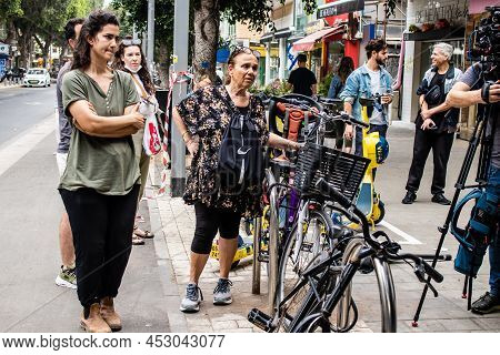 Tel Aviv, Israel - April 08, 2022 Following The Palestinian Terrorist Attack At The Ilka Bar On Dize
