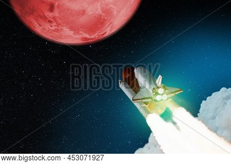 Spaceship Lift Off. Space Shuttle With Blast And Smoke Takes Off To The Red Planet Mars. Mars Concep