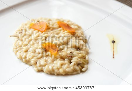 Sycylijskiej risotto danie z kawiorem - ikra peklowane ryb