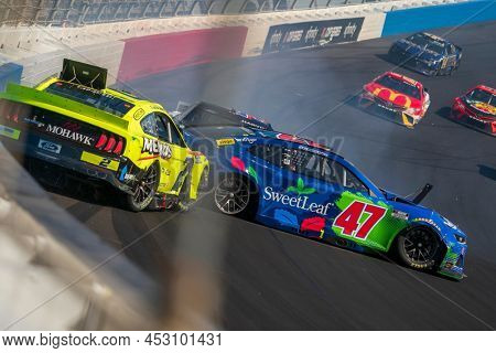 March 20, 2022 - Hampton, GA, USA: Ricky Stenhouse Jr. and Austin Cindric crashes while racing for position for position for the Folds of Honnor Quik Trip 500 at Atlanta Motor Speedway in Hampton, GA.