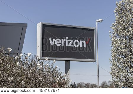 Richmond - Circa April 2022: Verizon Wireless Retail Location. Verizon Delivers Wireless, High-capac