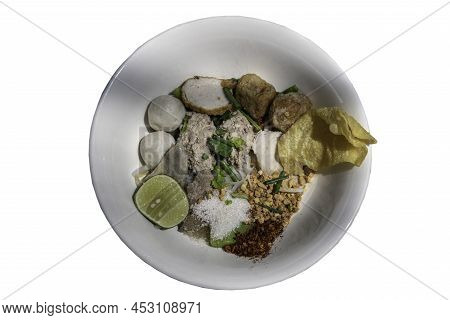 Traditional Steamed Thin Rice Noodles (small Noodles) With Fish Balls, Shrimp Meatballs, Steamed Gro