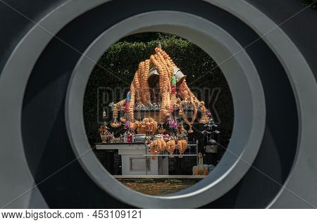 The Thao Maha Phrom Shrineis A Shrine Which Houses A Statue Of Phra Phrom (four Faced God) Looking T
