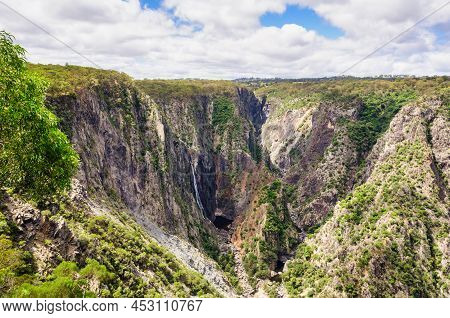Wollomombi Falls Is A Plunge Waterfall In The Oxley Wild Rivers National Park Along The Waterfall Wa