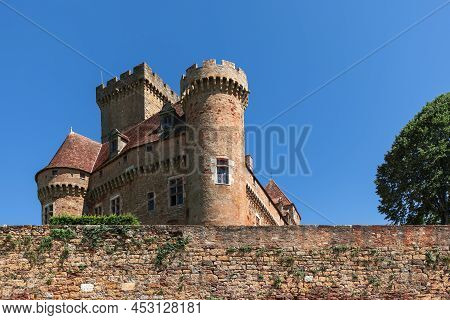 Owners Main Residential Building In Fortified Complex chateau De Castelnau-bretenoux With Square Tal