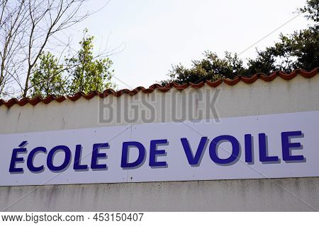 Ecole De Voile French Text Means Sailing School Logo Brand And Sign Text On Facade Building