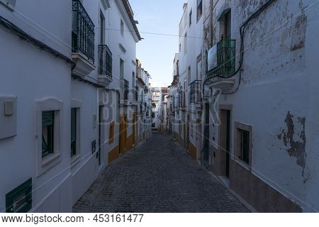 Campo Maior, Portugal - August 28, 2021: Street Of The Fortificated Village Of Campo Maior In Alente