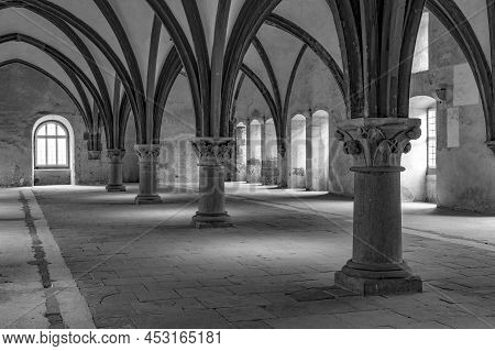 Eltville, Germany - December 29, 2018: Sandstone Archs At The Inner Garden At Cloister Of Eberbach, 