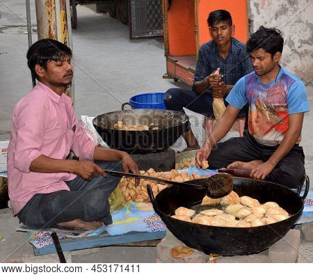 Delhi - India
10th April 2022
Indian Chef Or Halwai Preparing Food For Devotees During Navratri Fest