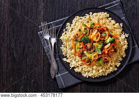 Quinoa Topped With Stir Fried Broccoli, Julienne Carrots, Sun Dried Tomatoes, Leek And Mushrooms On 