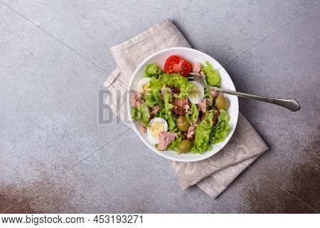 Healthy Tuna Salad With Fresh Lettuce, Cherry Tomatoes, Quail Egg And Olives In Bowl