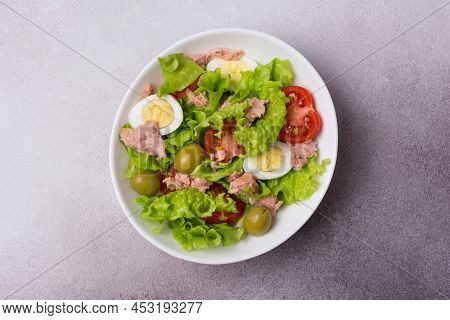 Healthy Tuna Salad With Fresh Lettuce, Cherry Tomatoes, Quail Egg And Olives In Bowl