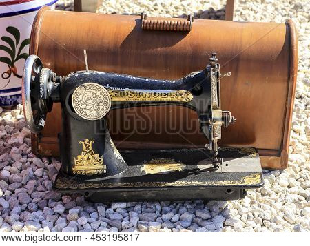 Guardamar, Alicante, Spain- April 3, 2022: Vintage Sewing Machine Singer Brand For Sale At The Flea 