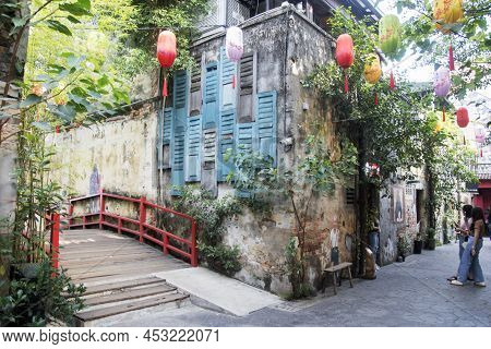 Kuala Lumpur, Malaysia- Apr 17, 2022: The Old Historical Houses And Shops At Lorong Or Jalan Panggun