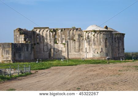 Kirke af SS. Trinity. Venosa. Basilicata. Italien.