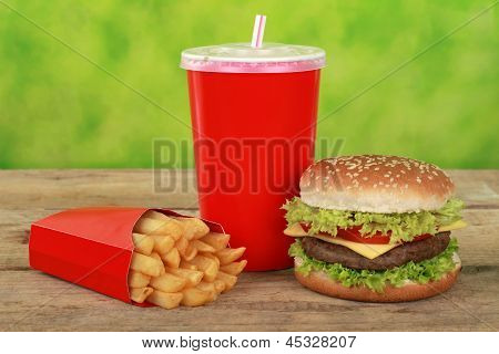 Quarterpounder yemek patates kızartması ve kola ile