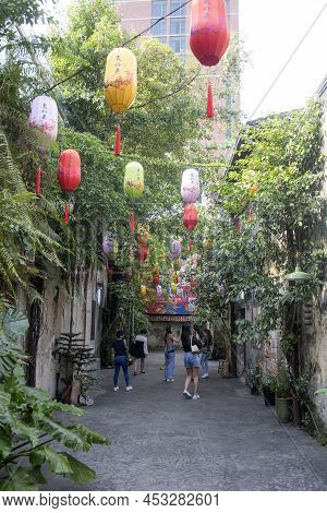 Kuala Lumpur, Malaysia- Apr 17, 2022: The Old Historical Houses And Shops At Lorong Or Jalan Panggun