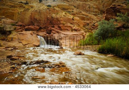 Cascada en el Parque Nacional Arrecife de Capital