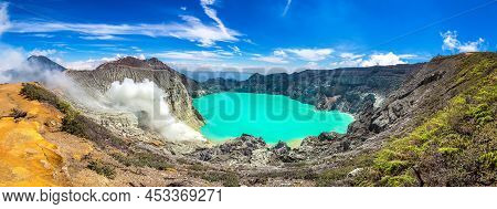Crater Volcano Ijen, Java
