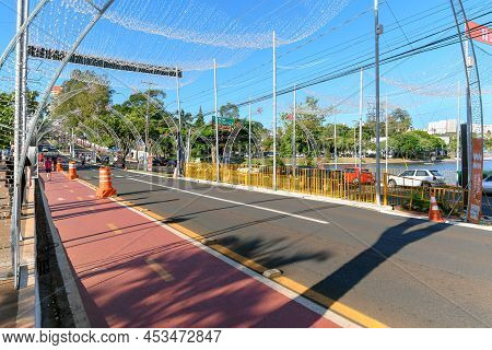 Londrina, Pr, Brazil - December 19, 2021: View Of Avenida Higienopolis During Christmas Season, Next