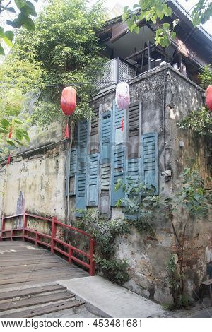 Kuala Lumpur, Malaysia- Apr 17, 2022: The Old Historical Houses And Shops At Lorong Or Jalan Panggun