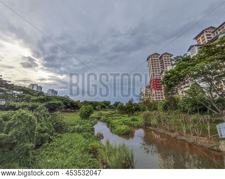 Singapore- 9 Apr, 2022: Scenic View From Bishan-ang Mo Kio Park In Singapore. It Is One Of The Large