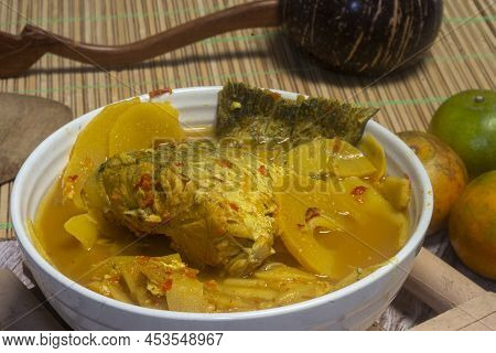 Southern Thai Gaeng Som - Sour White Snapper Fish Soup With Bamboo Shoots, Spicy Flavor.