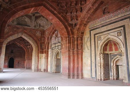Interior Of Qila-i-kuna Mosque, Purana Qila, New Delhi, India. This Fort Is The Oldest Known Structu