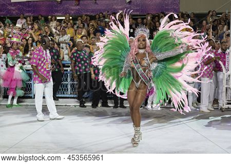 Rio, Brazil - April 22, 2022: Drums Queen Evelyn Bastos During Samba School Mangueira In The Rio Car