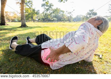 Asian Elderly People Have An Accident Because Of Her Walking Exercise Alone,slipped And Fell To The 