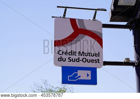 Bordeaux , Aquitaine  France - 04 24 2022 : Credit Mutuel Du Sud Ouest Sign Brand And Text Logo On B