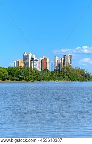 Landscape Of Igapo Lake, Londrina - Pr, Brazil. Beautiful City Lake, With Trees Around The Shore And