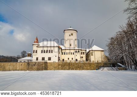 Medieval Castle Budatin In Winter, Nearby Zilina Town In Slovakia, Europe.