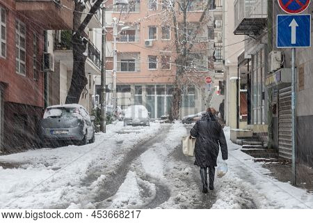 Belgrade, Serbia - December 12, 2021: Selective Blur On A Typical Street Of Belgrade City Center, Du