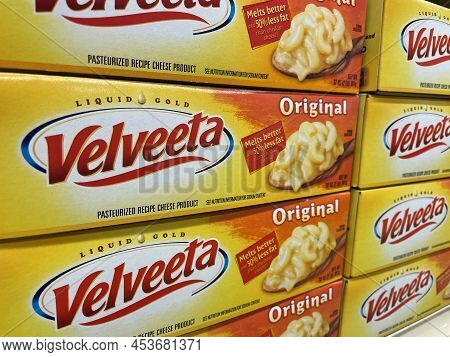 Grovetown, Ga Usa - 12 15 21: Velveeta Cheese Loaf Stacked On A Retail Shelf