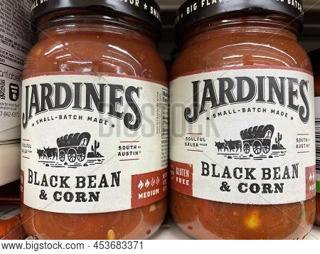 Grovetown, Ga Usa - 02 15 22: Retail Store Shelf Jardines Black Bean Salsa