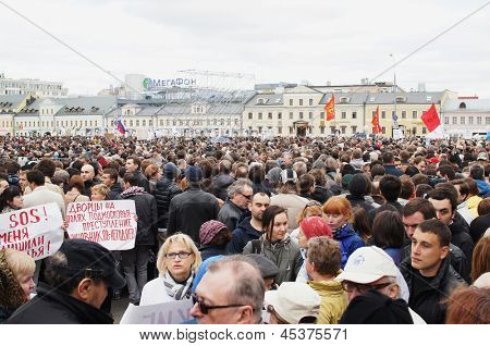 Moskva - 6. května: Účastníci protestní projev nesouhlasu, Bolotné náměstí v Moskvě