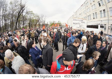 Moskva - 6. května: Účastníci protestní projev nesouhlasu, Bolotné náměstí v Moskvě