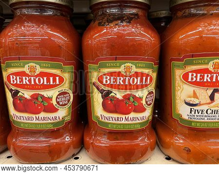 Grovetown, Ga Usa - 04 30 22: Retail Store Spaghetti Sauce Bertolli Front Shelf View