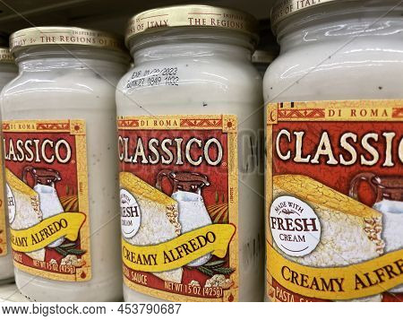 Grovetown, Ga Usa - 04 30 22: Retail Store Spaghetti Sauce Classico Creamy Alfredo Side View
